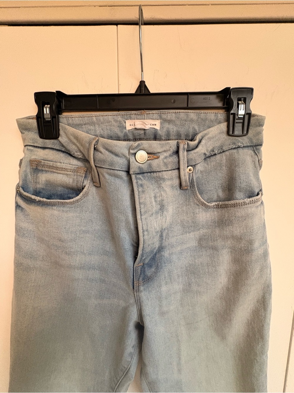 Good American Light Wash Cropped Ankle Jeans